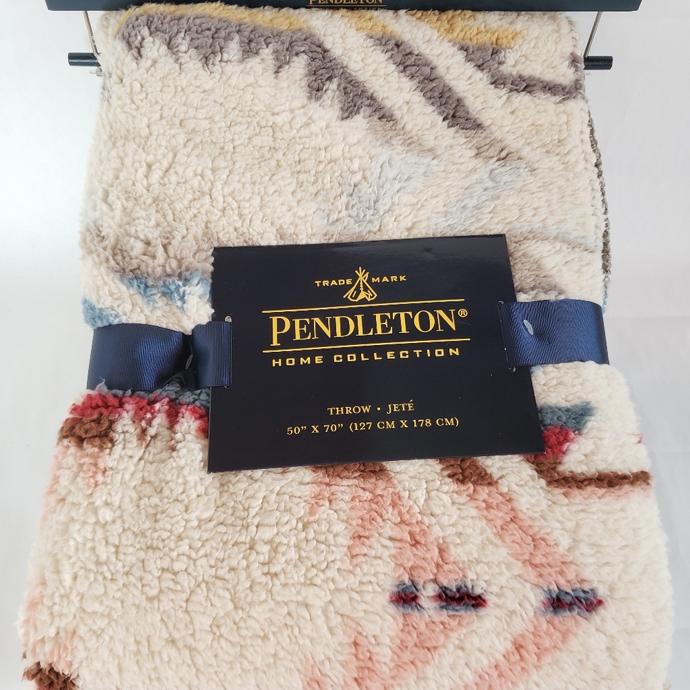 Pendleton Aztec Throw - Picture 2 of 4